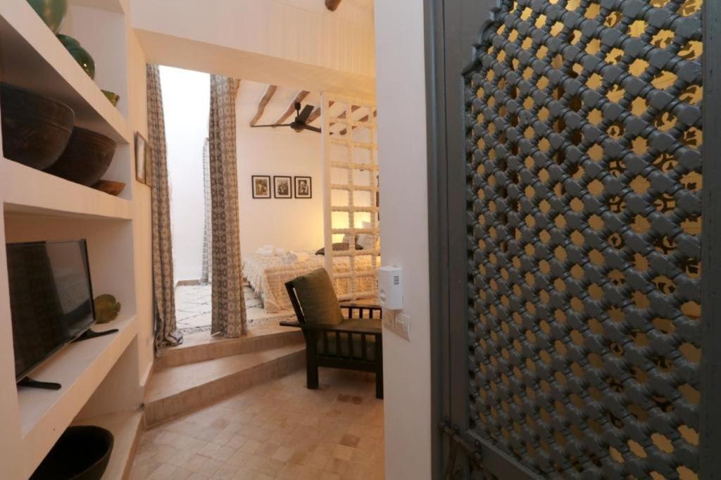 Riad103 piscine Rooftop, jacuzzi&hammam SPA Marrakesh Buitenkant foto