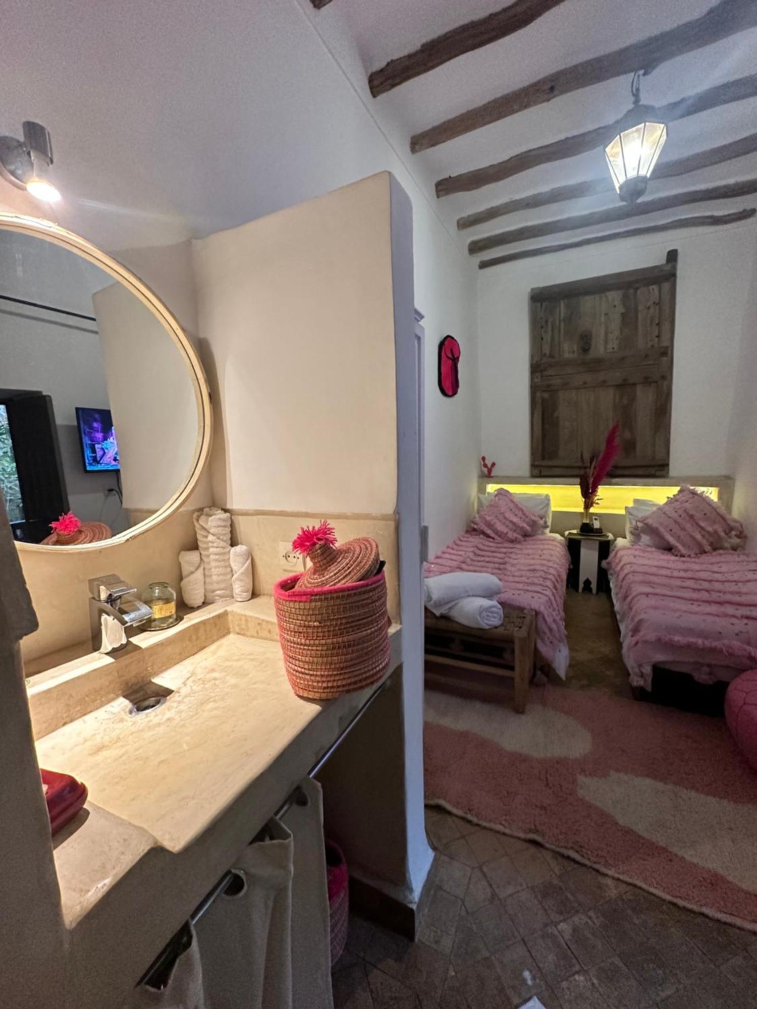 Riad103 piscine Rooftop, jacuzzi&hammam SPA Marrakesh Buitenkant foto